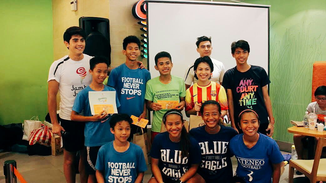 JambaJuicePH's tweet photo. Top footballers from Ateneo x FtBonifacio HS proudly pose after conquering Jamba Juice's #ImpossibleMove Manila! https://t.co/IyqICWwGca
