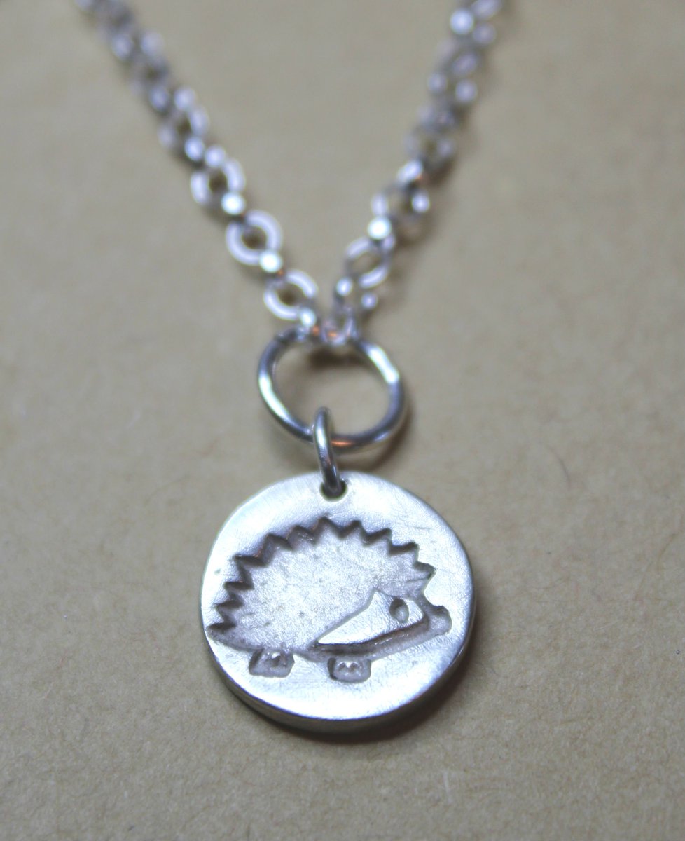 littlesilverhog's tweet photo. Been working on some custom orders - #hedgehog on a different chain and a slightly larger hedgehog design :-) https://t.co/cTHMd81cR4