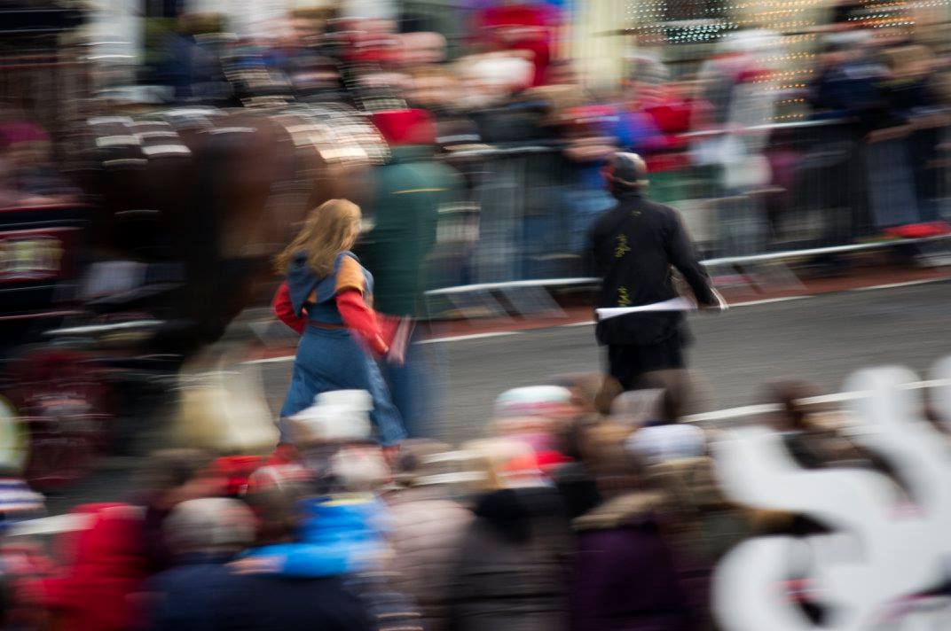 Deise_Medieval's tweet photo. Fun at Winterval: Shieldmaiden chasing a Sith with a deadly wooden spoon. @Winterval_WAT https://t.co/p1pvA9ZTtH