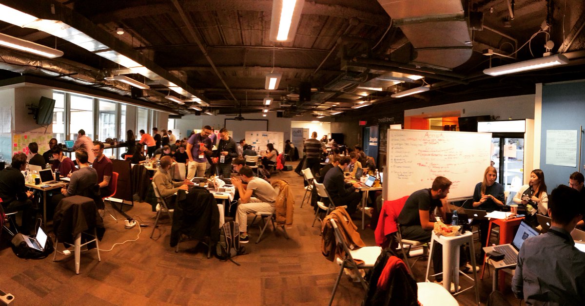 ActivePalCanada's tweet photo. Awesome energy in the room! #SWVan https://t.co/7PJM9P8M4o