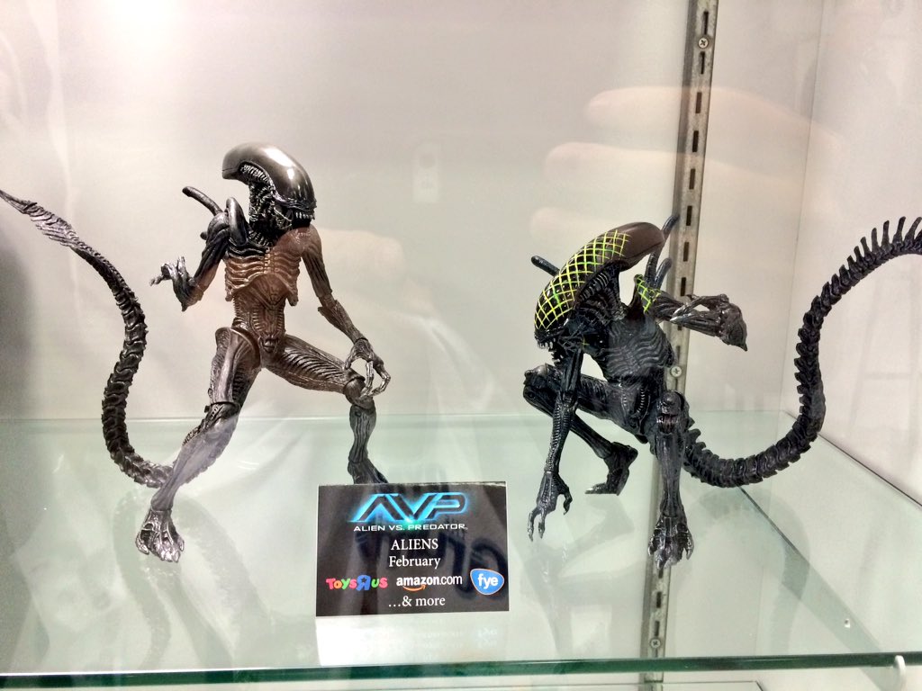 RoccoLavita's tweet photo. Rockin the Pops Jacket btw #GridAlien , 2017 Pops , & #batgremlin looking showstopping @NECA_TOYS !!😎 #njcomicexpo https://t.co/Jv4Xgbabll