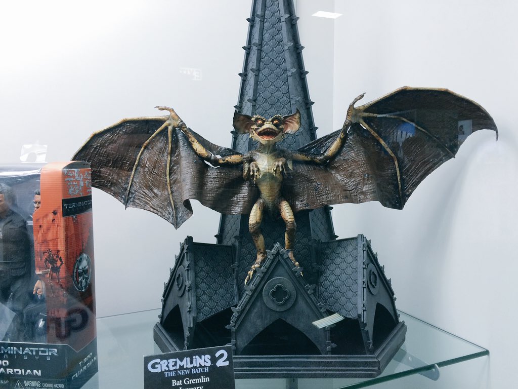 RoccoLavita's tweet photo. Rockin the Pops Jacket btw #GridAlien , 2017 Pops , & #batgremlin looking showstopping @NECA_TOYS !!😎 #njcomicexpo https://t.co/Jv4Xgbabll