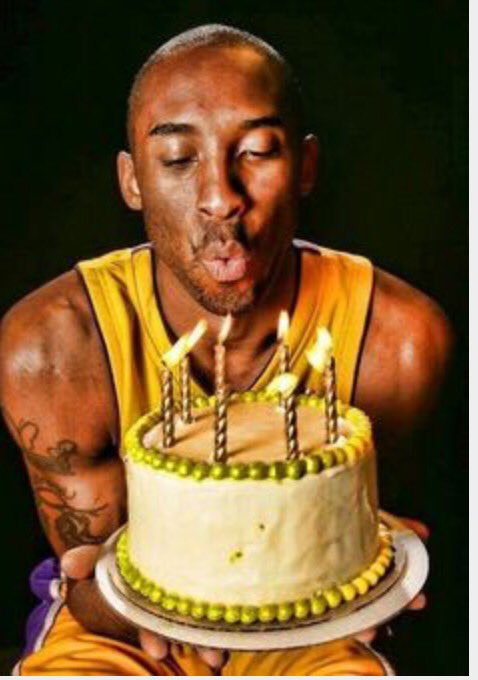 SLDthestudio's tweet photo. An assist on blowing out your birthday candles @JustinS_USC #helpfromthesquad #happybirthday #mustbeamomthing https://t.co/EKKgZMOWaW