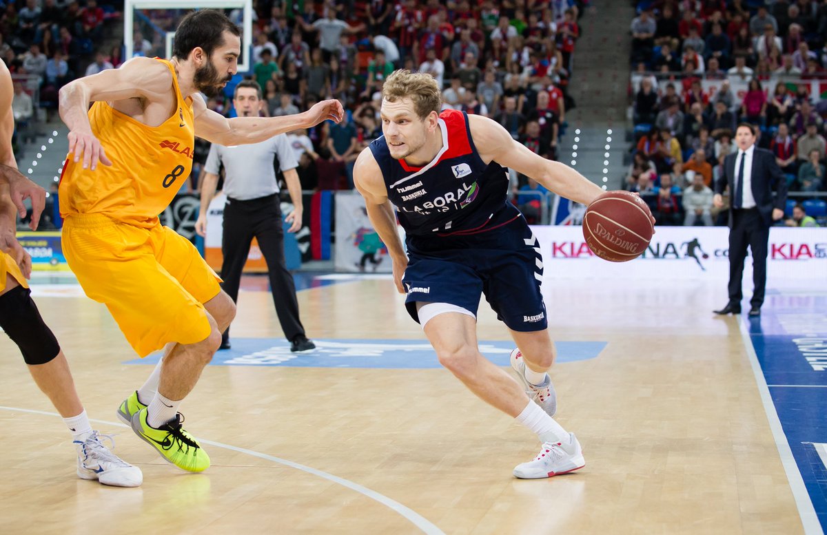 Baskonia's tweet photo. ¡FINAL! 
¡Victoria, 87-79!
¡Seguimos invictos en el Buesa! 
¡Gracias afición! https://t.co/KlgSfmhRPr
