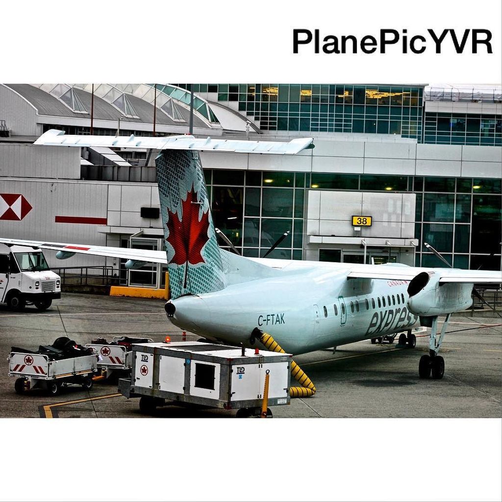 DeltaBravo33's tweet photo. Instagram : by planepicyvr - #aircanada #dash100 parked at the gates @yvrairport Vancouver international https://t.co/741DP4MZwb