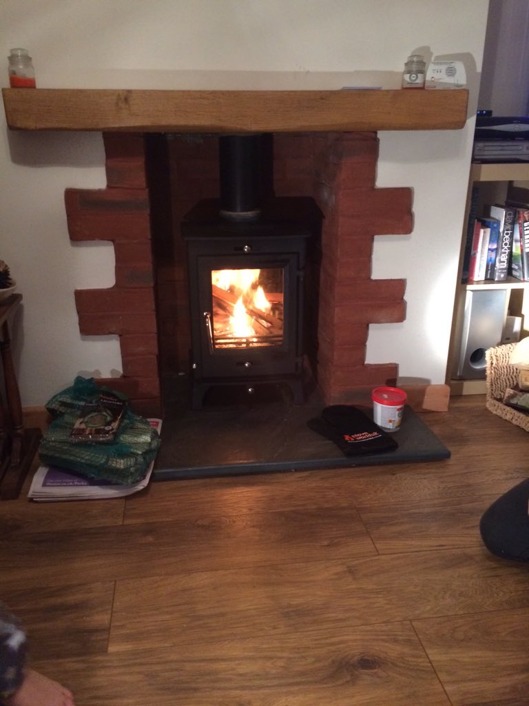 CS_Chimneys's tweet image. Sunday Multifuel installation down porthcawl, another happy customer 👌🔥@EasyburnLogs