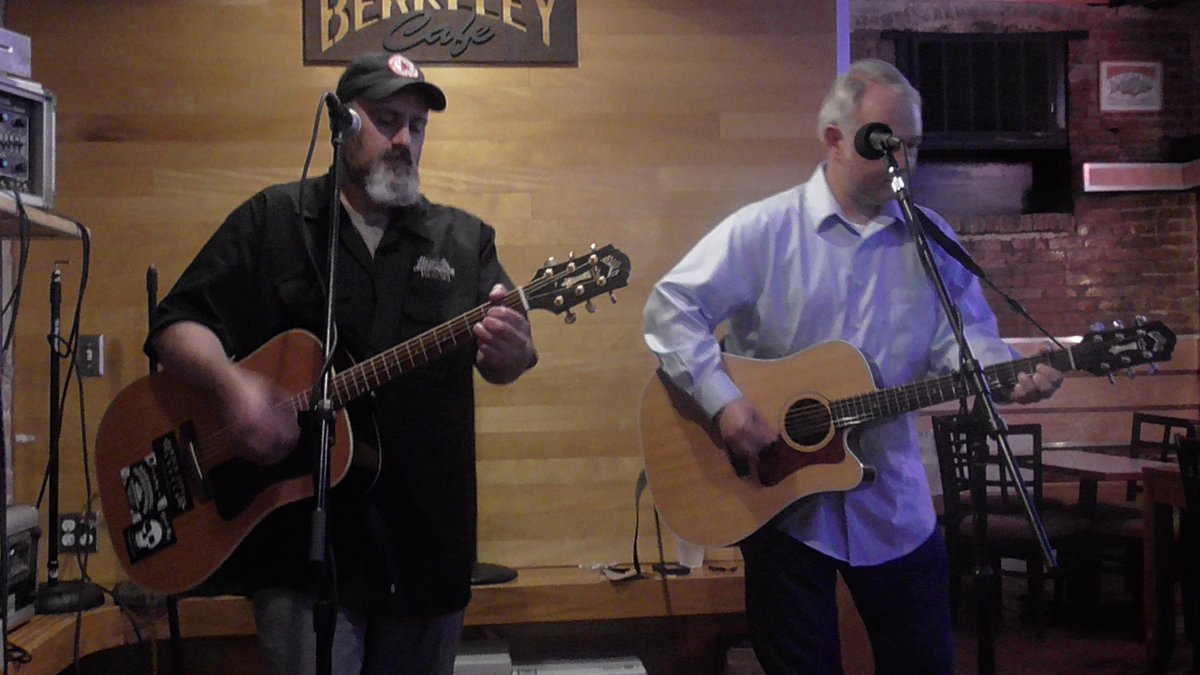 SydsDarkglobe's tweet photo. Last night @GuitartownTwang & @berkeleyraleigh presented @adamnc73 & @JMullinsNC for a fantastic show! BIG crowd! https://t.co/KEJmiL9dIk