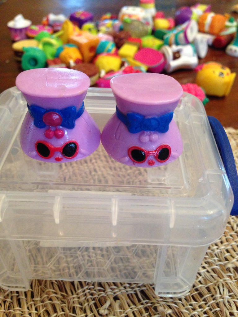 SarahNehlsen's tweet photo. @ShopkinsWorld @Moose_Toys Is this a painting defect or new version of Shady? ThoughtShady only came in red n prple? https://t.co/zDB1gMnhDa