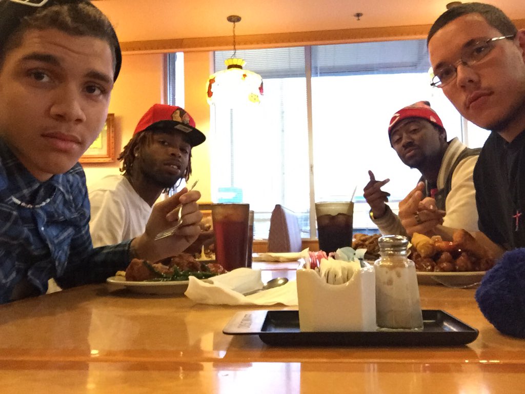 pettykidd94's tweet photo. Don't Eat With The ones You Ain't Starve With ‼️🤘🏼 https://t.co/zwjEImNfrH