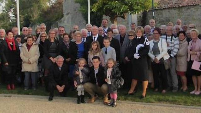 LeBernard85560's tweet photo. Les époux Bonneau ont célébré leurs noces d'or  https://t.co/PzbxAnesbH https://t.co/e3bGUC7qJH