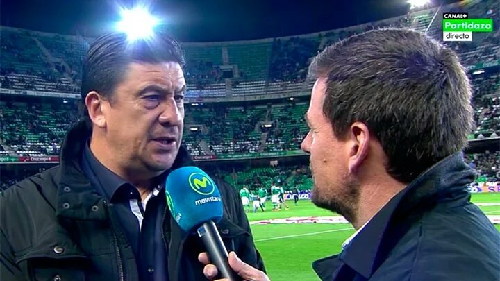 —Mono, tienes mala cara ¿Qué te pasa?
—He dejado un bocadillo de Chorizo un momento en el banquillo y ya no está...