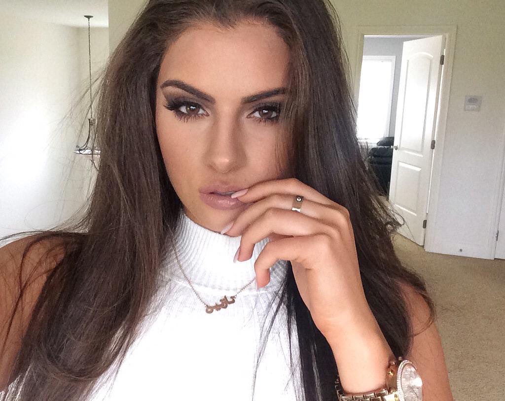 _collegebased's tweet image. Feeling this new "Mac" it's so bomb 😍