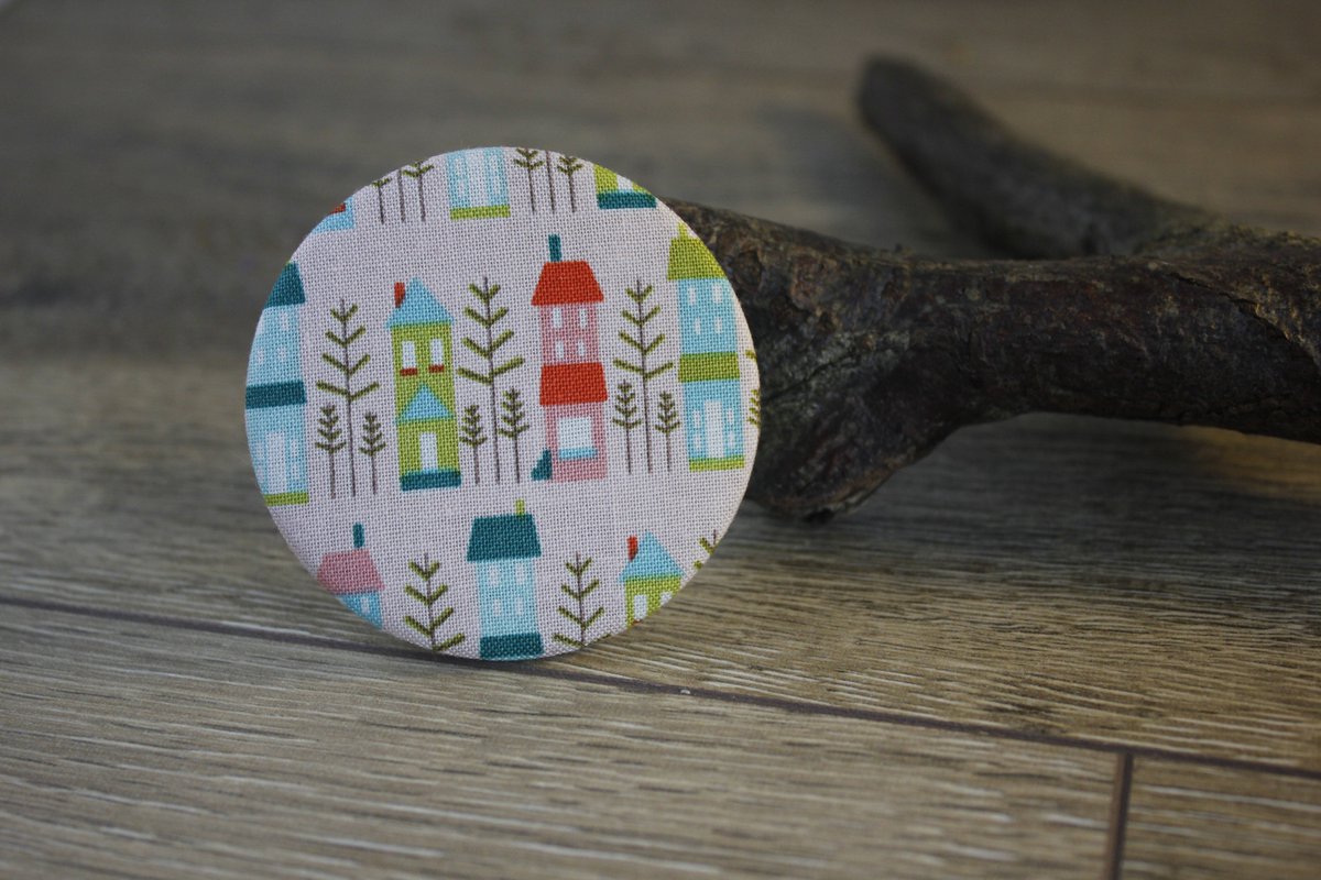 13DaisyChains's tweet photo. I love this little house print mirror #crafthour #womaninbizhour #ladiescoffeehour https://t.co/7jpXndGxGL https://t.co/zTsuiAZCeu