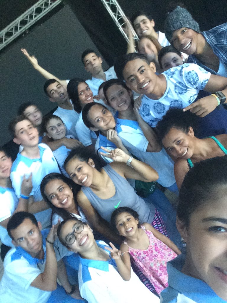sheilagualzwin's tweet photo. Terminando el montaje del cierre de @SIR1U5_prom https://t.co/XRxbgQkQSs