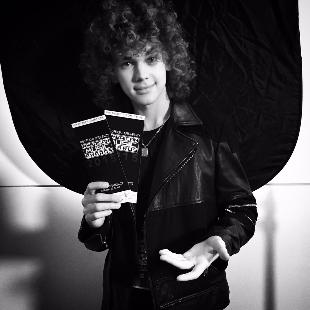 Backstage at the #AMAs getting pumped up for my set on the #redcarpet