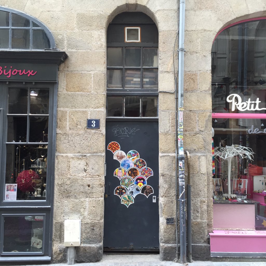 Nanteshype's tweet photo. @Siecledigital à #Nantes dans le quartier #Bouffay. #numérique @9emeconcept https://t.co/LLvCpac0qK