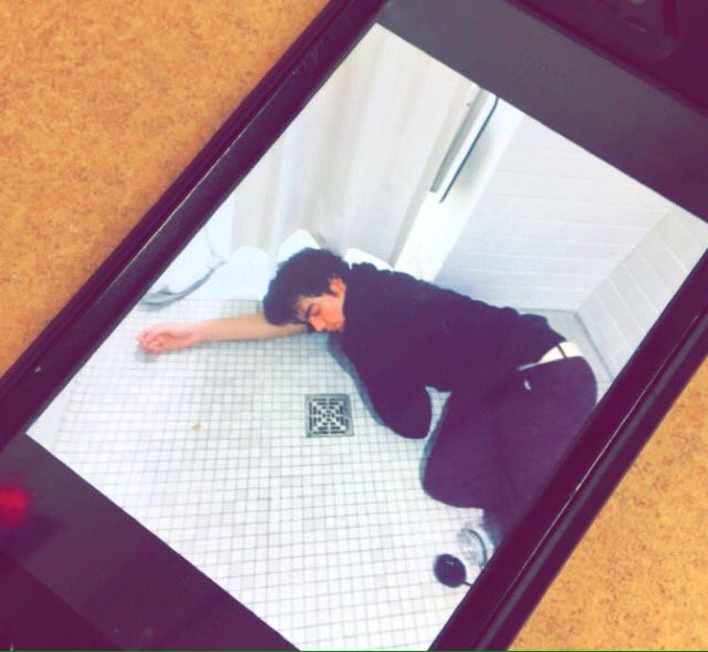 Jelenavuksa's tweet photo. @ValdrinMa had a rough night https://t.co/ybSqGSs4C1