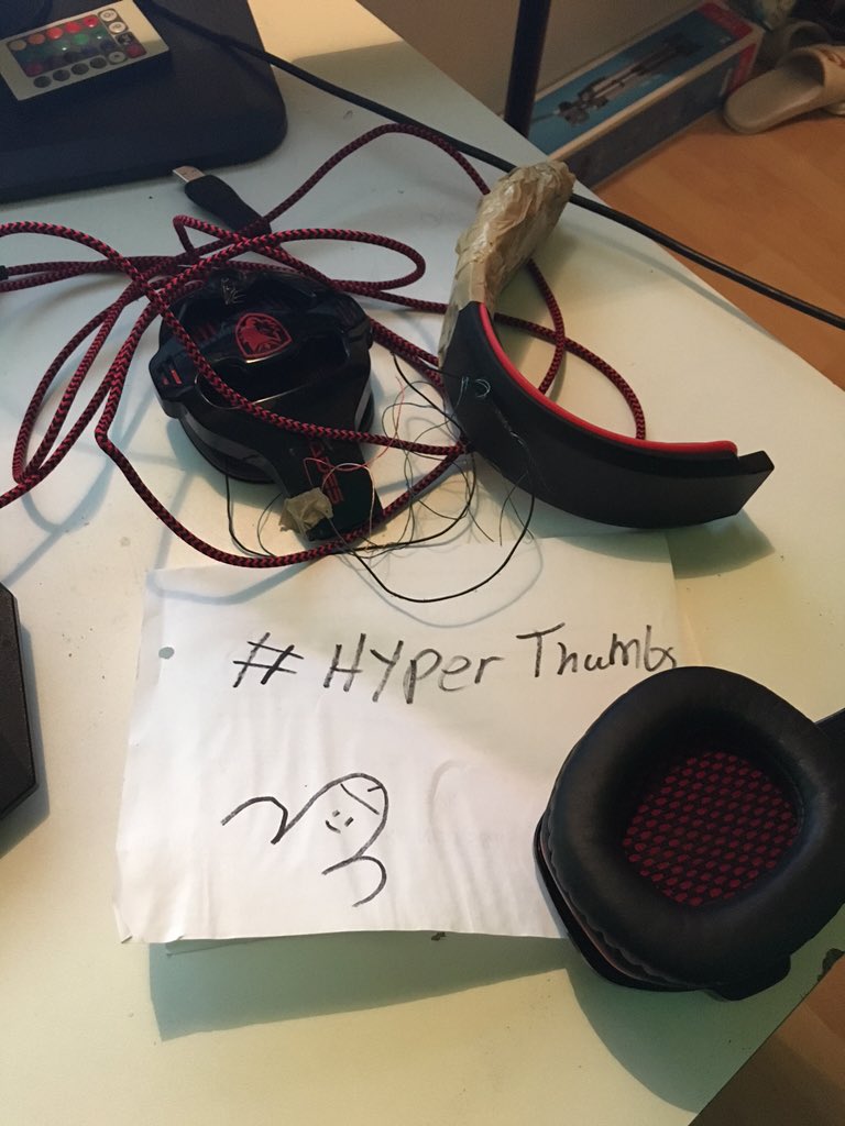 FreakInXD's tweet photo. #HyperThumbs https://t.co/avs6FMiBkw