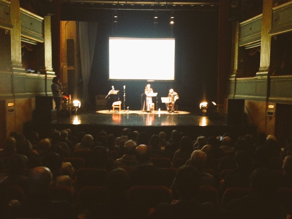 poetica_alba's tweet photo. Sul palco di #Poetica Silvia Gallerano ci racconta il suo primo incontro con #Pasolini https://t.co/opq1pkMeVY