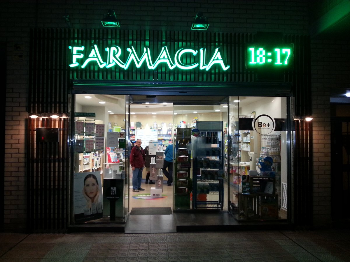 juan_d800's tweet photo. Terminamos la fachada de #FarmaciaLabat en #Zaragoza  #Retroiluminacion  @CLOVER_LED @CloverLed #LaHoraMagica662 https://t.co/ex6z7v8fQB