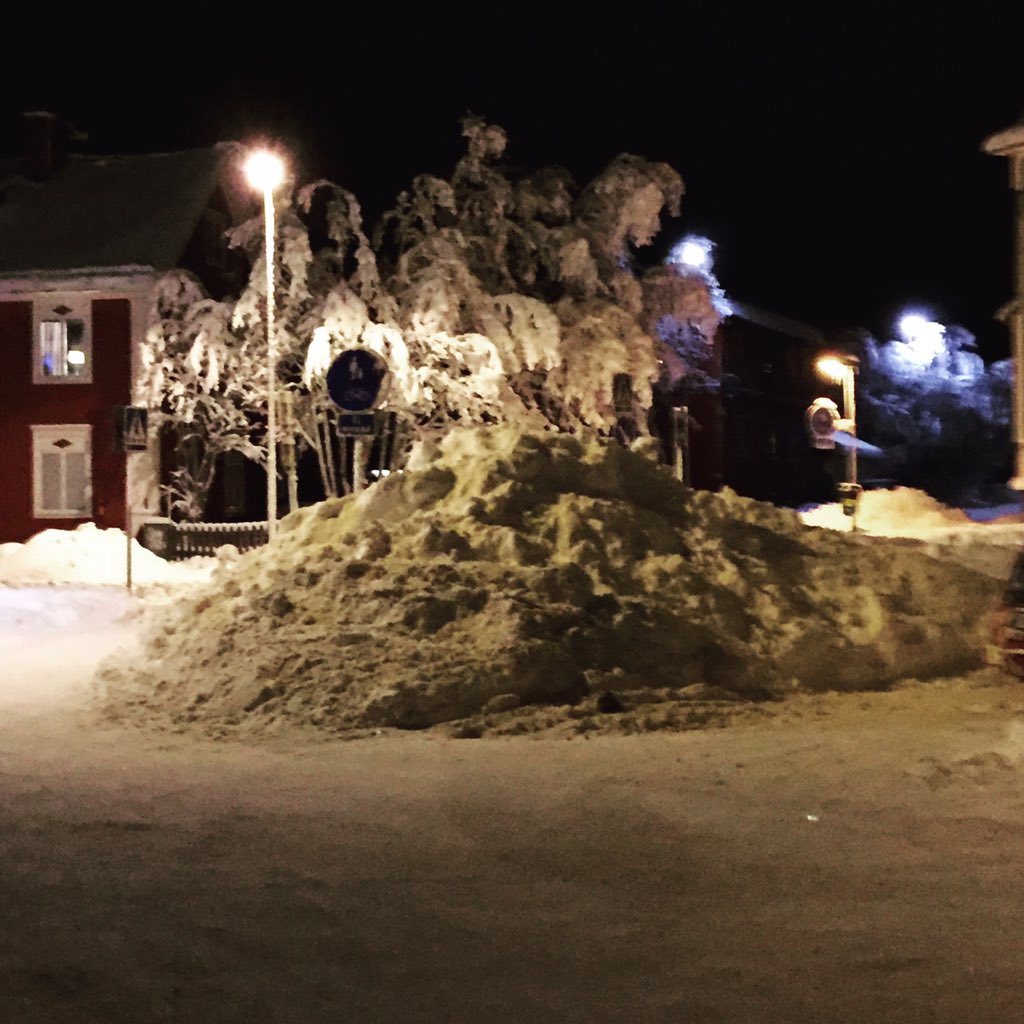 cajsae's tweet photo. Kiruna by night. Helt enkelt vackert. https://t.co/Q5aCgd2DlZ