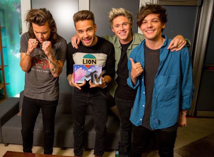 thestylesfandom's tweet photo. IF

YOU

TOOK

THIS

TIME

TO READ

THIS

YOU

MIGHT

AS

WELL

RT

BC

WE'RE

LOSING !!!!!

#MTVStars One Direction https://t.co/Moj5RmR07R