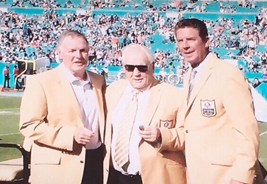 Celebrating NFL award for Coach Shula, the winningest coach in the NFL at the #Dolphins/#Dallas game. <a href="/DanMarino/">Dan Marino</a>