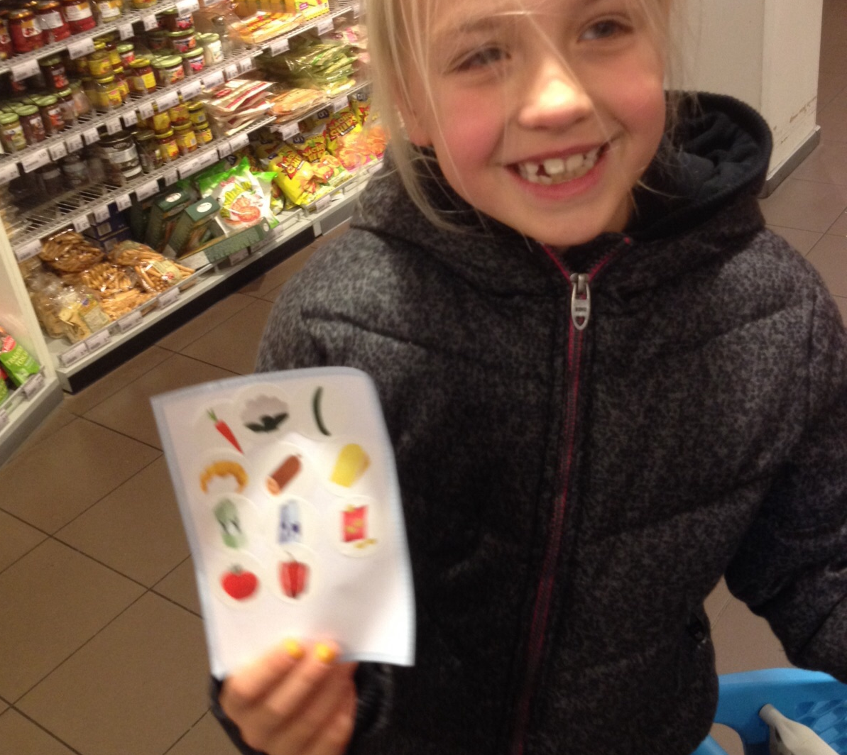 SijnvS's tweet photo. Sint kado voor #ouders en #kinderen? Een doe-en-maak-het-samen-lijstje voor de boodschappen. https://t.co/m1XGkBwtbG https://t.co/usI2ZMGgzo
