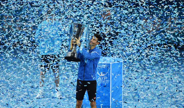 SportSocialClu6's tweet photo. ¡Matrícula de honor!
Djokovic vence a Federer 6-3 6-4 Copa de Maestros
¡Increíble temporada!
https://t.co/JOk8koAB3l https://t.co/JY2qObRAEV
