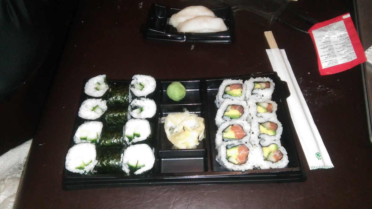 _NLie's tweet photo. El sushi del Maki sushi bar está buenísimo. https://t.co/Ijyu7bhFRS