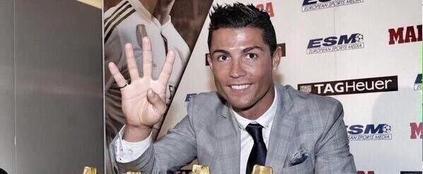 Ладонь роналду. Ладонь роналду. Криштиану роналду руки. Роналду машет. Криштиану роналду прическа.