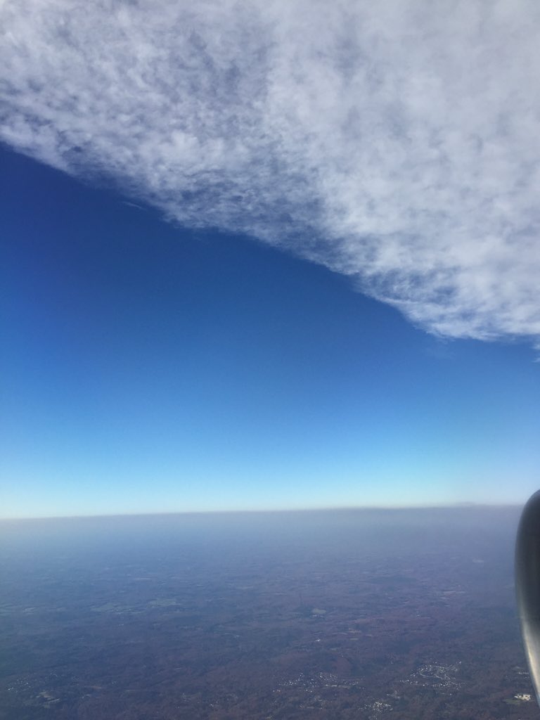 board_wake's tweet photo. It always surprises me when we lift above the gloom and darkness and get to sunshine and blue https://t.co/5hqwICeFmV