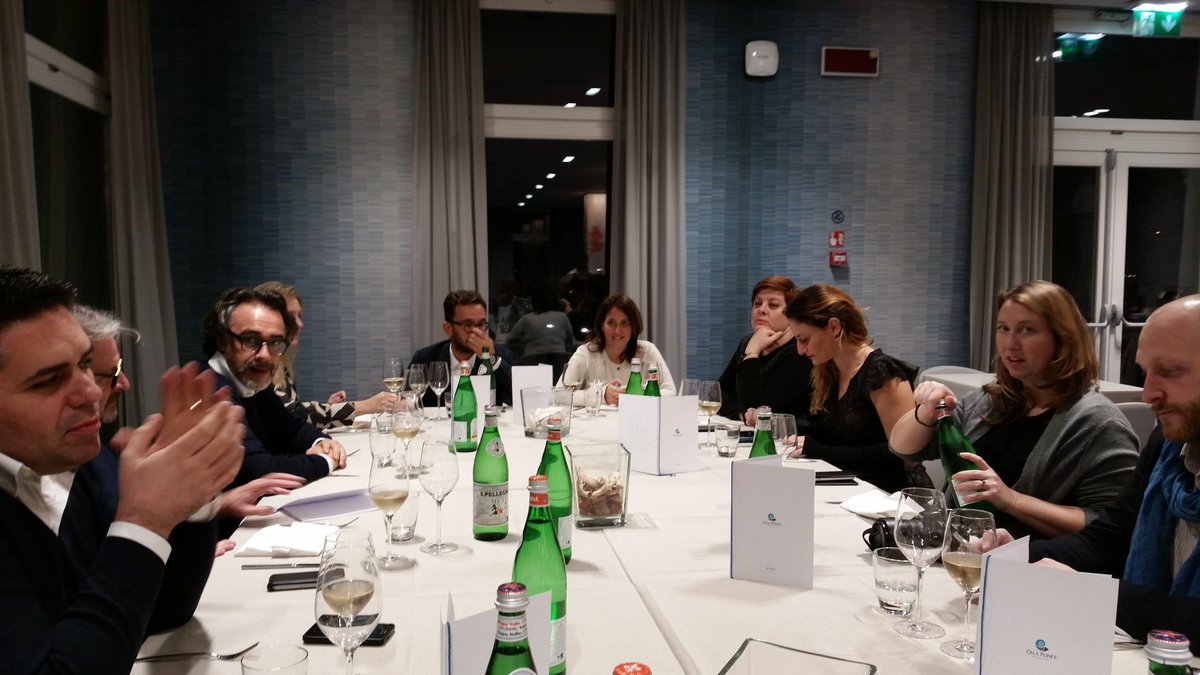piuturismo's tweet photo. Si cena tutti assieme e si condividono le esperienze di questo progetto #365PugliaDays #ItalicaExperience https://t.co/pLCdjSZNyE