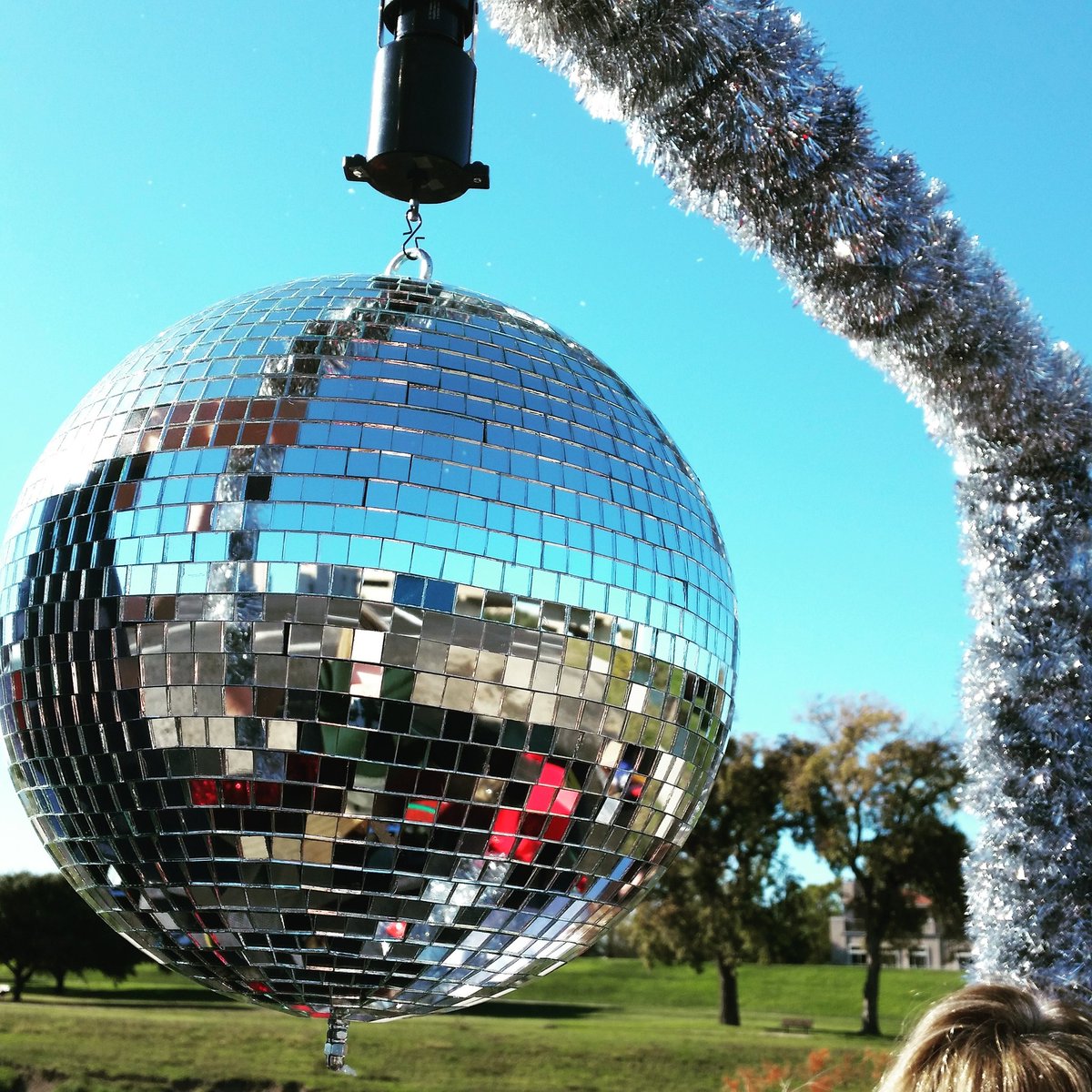 SusanVanVolkenb's tweet photo. Deck the Halls with disco balls.
#VanMartins #ParadeofLights #FortWorth #23 https://t.co/iNLOQspn7l
