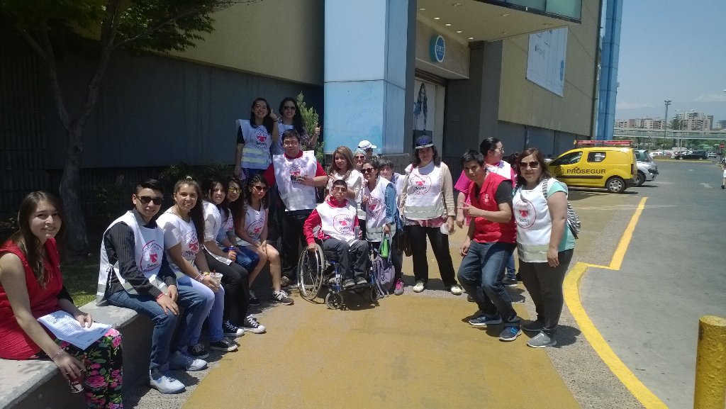 ValeeCaceres's tweet photo. #EnsuciandoSeAyuda #27y28Nov #Teletón2015 #LaHacemosTodos https://t.co/5mkyecC3MR