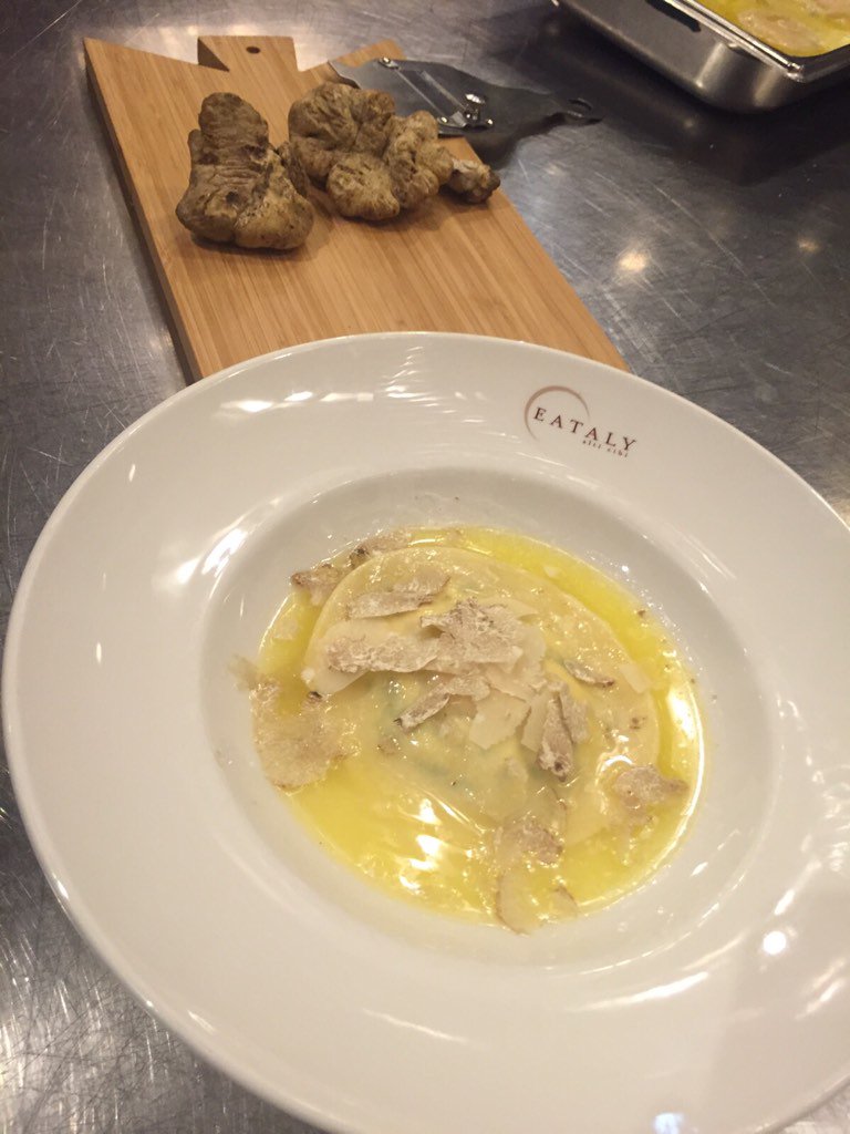UrbaniTruffles's tweet photo. #UrbaniTruffle dinner @Eataly! #EatalyNYC https://t.co/BXR2i6ABh7