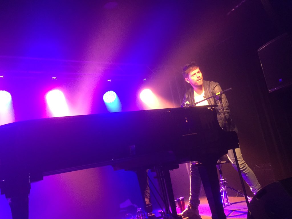 drsergigodia's tweet photo. Aiii Pablito, Pablito... No se que nos das pero... Mágica noche la de @salamanolita en #Lleida cc @PabloLopezMusic https://t.co/OTbogCaUgw