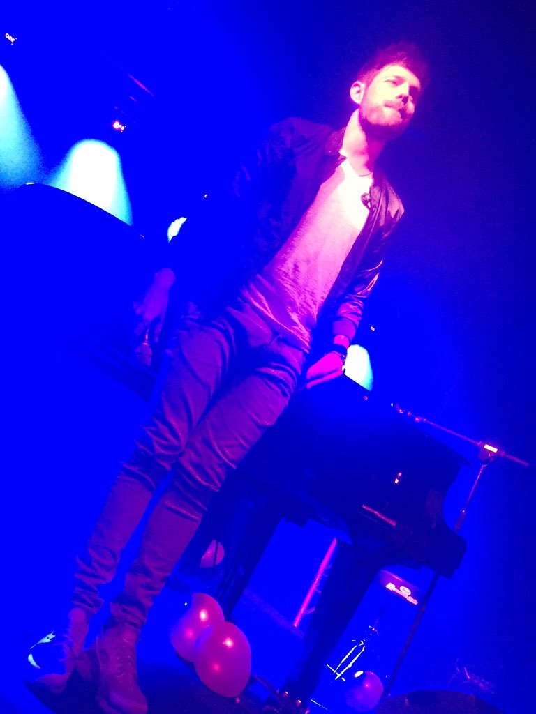 drsergigodia's tweet photo. Aiii Pablito, Pablito... No se que nos das pero... Mágica noche la de @salamanolita en #Lleida cc @PabloLopezMusic https://t.co/OTbogCaUgw