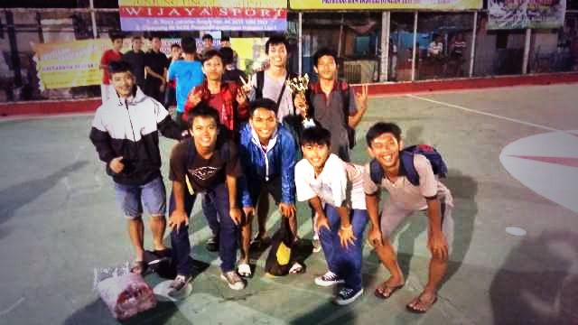 Hanan_afrian's tweet photo. Alhamdulillah @futsal_mekanik bawa pulang piala :) Thanks @Ultraskanik dan @1depokCasual buat dukungannya smlm :D https://t.co/YASANNWU7W