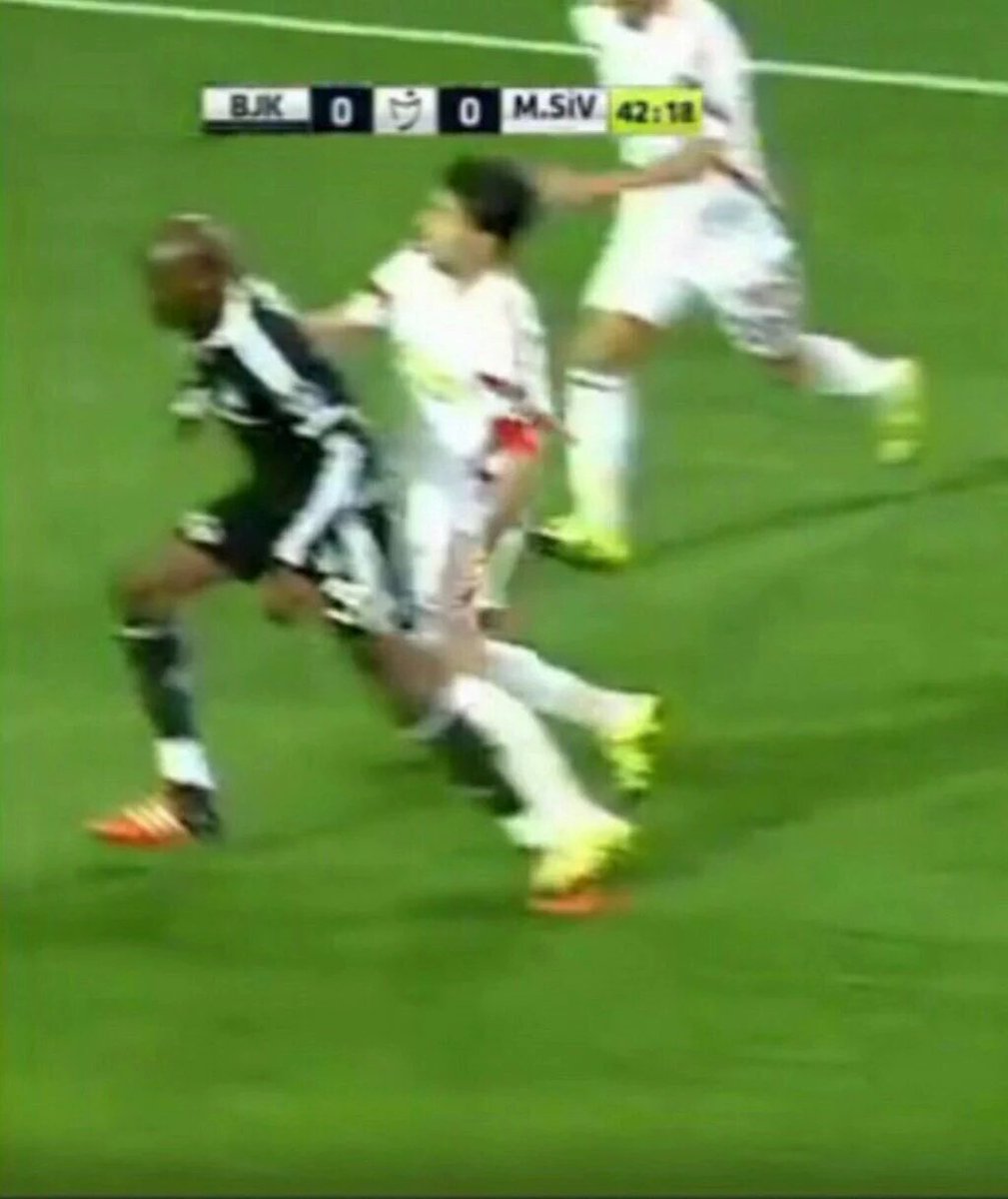musa16woof's tweet photo. Beşiktaş, Hüseyin Göçek adlı (hakem) sayesinde kazandı. Kargalar sürüyle kartallar hakemle uçar @Besiktas https://t.co/UjSloj0xHj
