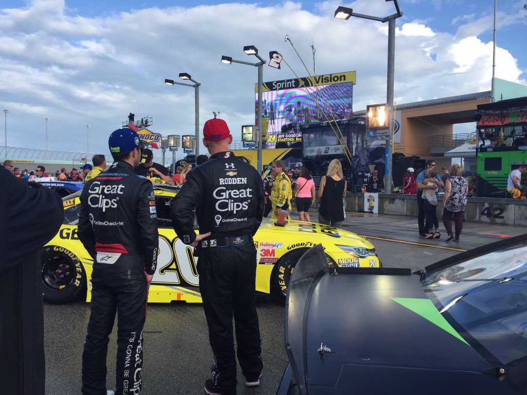 .<a href="/kaseykahne/">Kasey Kahne</a> &amp; crew chief <a href="/keithrodden/">Keith Rodden</a> watch on as <a href="/JeffGordonWeb/">Jeff Gordon</a> graces the intros stage one last time. #24ever