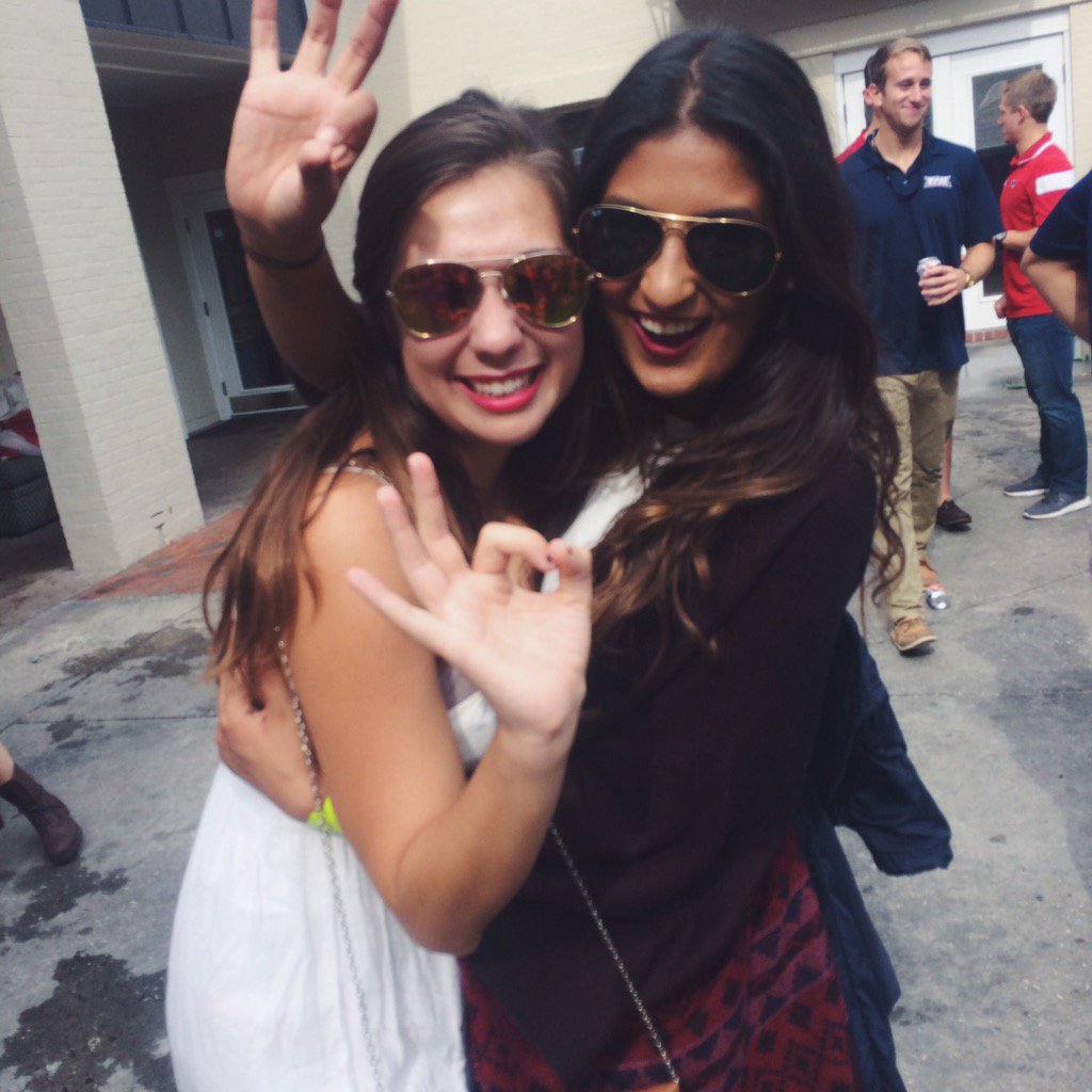 ItsEla's tweet photo. Go Owls with my favorite @becca_fost https://t.co/Sg9JHO0aRr