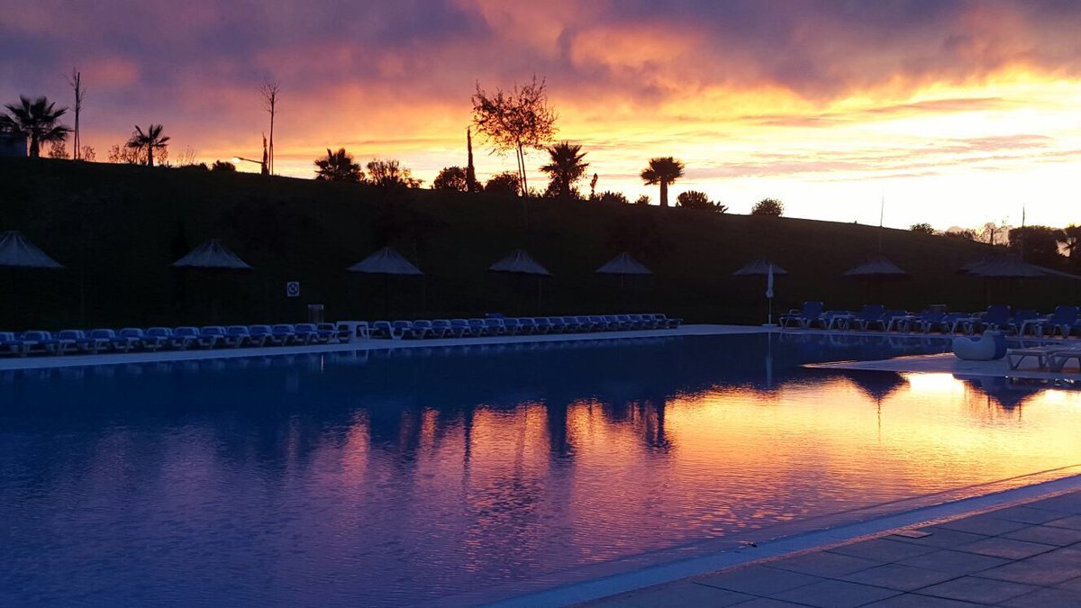 tagstr's tweet photo. Sun goes down on a Sunday 🌅 Thanks to taggr EmilyHaisman for sharing the #sunset on #Tagstr 💜 #Portugal https://t.co/4sugtZKYfu