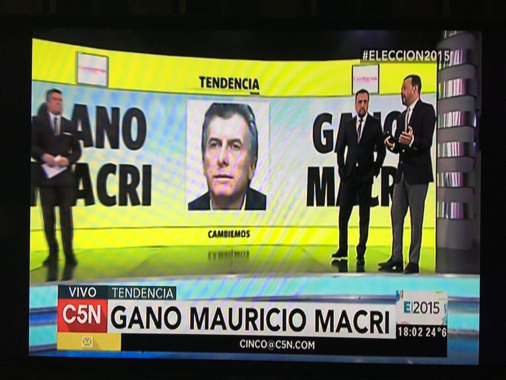Nikgaturro's tweet photo. La primicia de C5N!!! Me quedó con la cara de Navarro!! Se acabó la pauta, campeón!! #Elecciones2015 https://t.co/YWCafKwifu