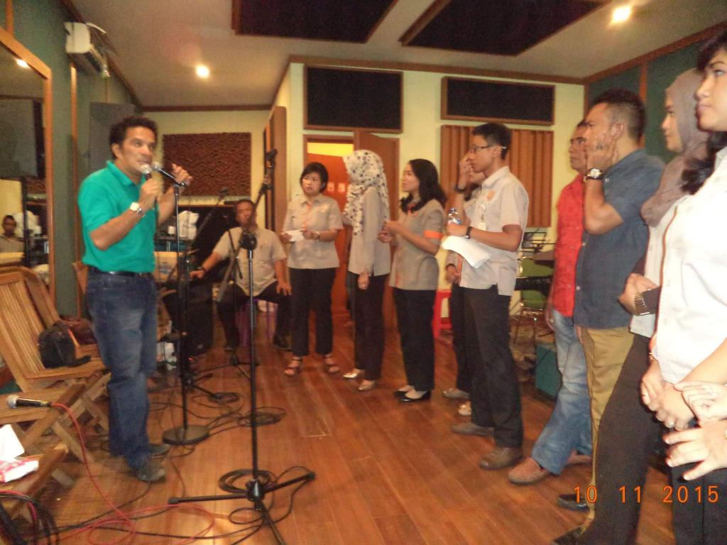 conductor_yus's tweet photo. Di studio depan gancit https://t.co/axtEXoQz7u