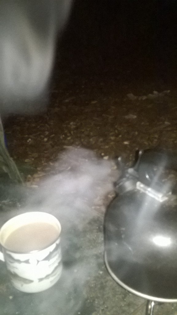 Wyeangler's tweet photo. The kettle is getting a hammering tonight!! #RedmirePool #Tea #KeepWarm https://t.co/GkcloYrnOX