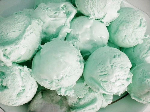 yoonmlned's tweet photo. I LO V E MINT FLAVORED SWEETS SO MUCH :( https://t.co/ZDfRFTP3Nx