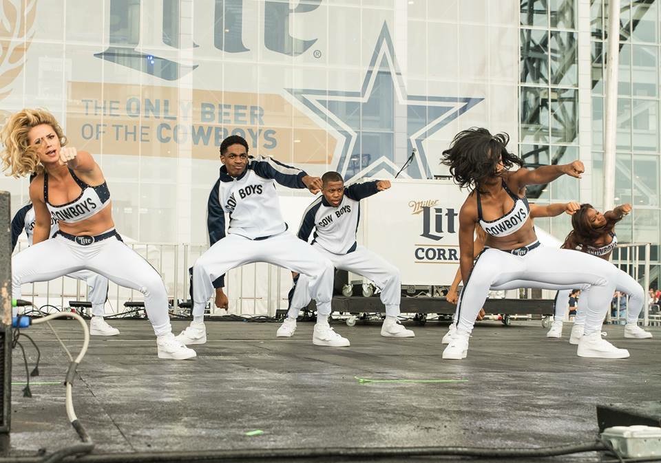 marcusanthonyii's tweet photo. WE'RE BACK! 🇺🇸's Team #CowboysWin #DALvsMIA #CowboysNation #ReturnOfRomo 💙🏈🌟⚡️💙
@DCRhythmBlue #DCRB #CowboysNation https://t.co/GbMYChRctZ
