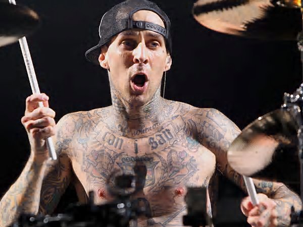 Happy birthday Travis barker yg ke-40 thn.
 