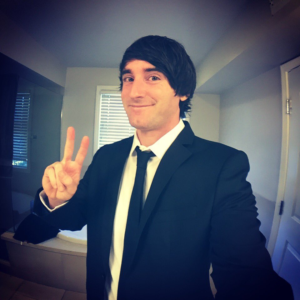 LuzuVlogs's tweet photo. Ahora si estoy listo 😎 #AMAs https://t.co/KZtouopjRn